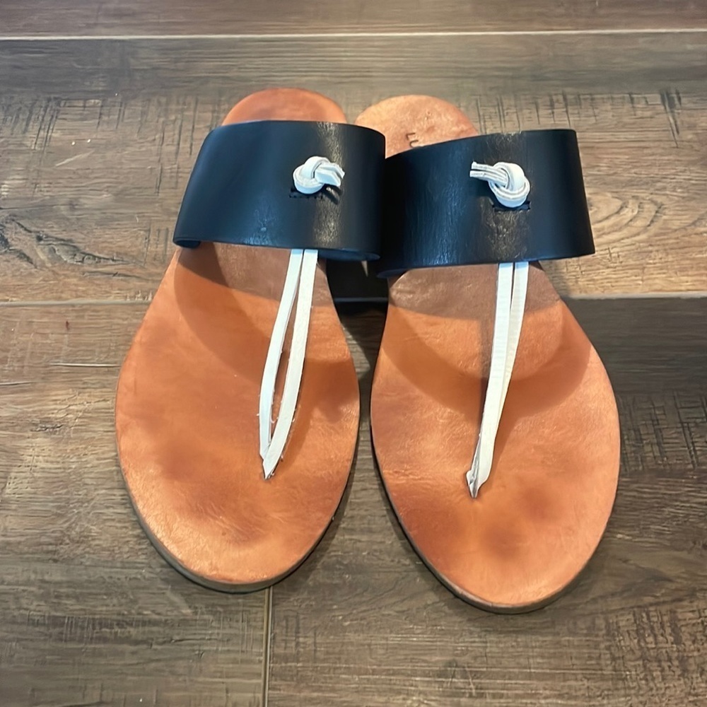 Lucky Brand Ari Flat Sandals 7.5